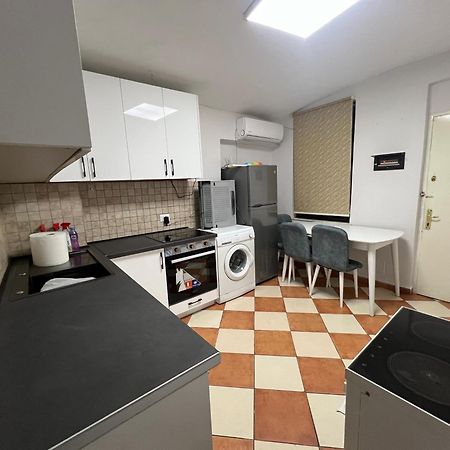 Sisterhood Hostel-Female Only Tirana Extérieur photo