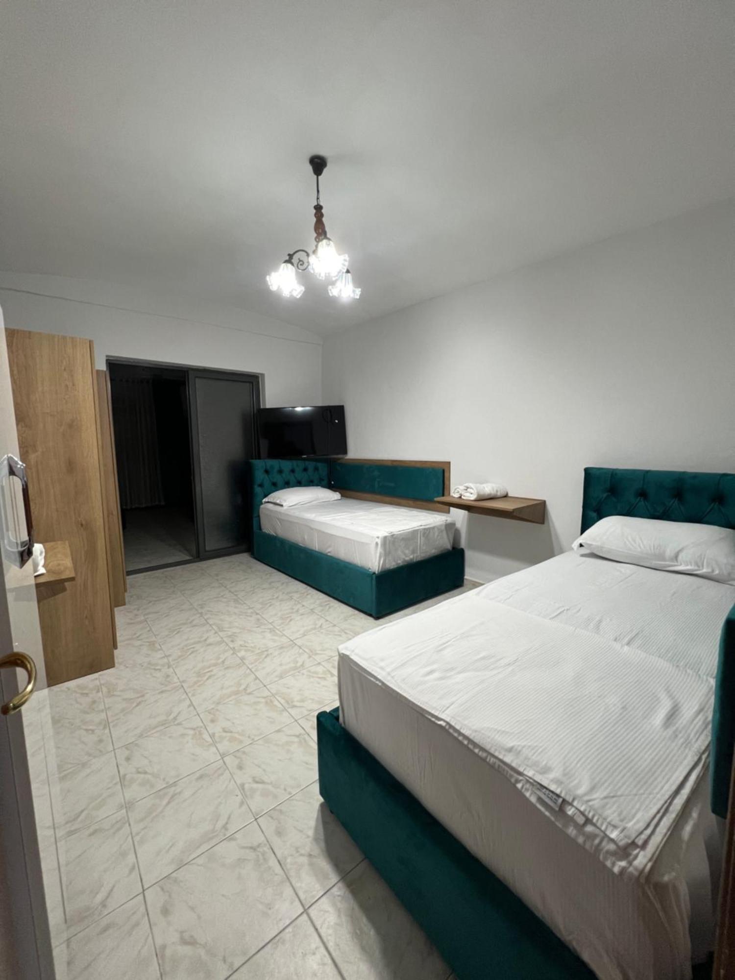 Sisterhood Hostel-Female Only Tirana Extérieur photo