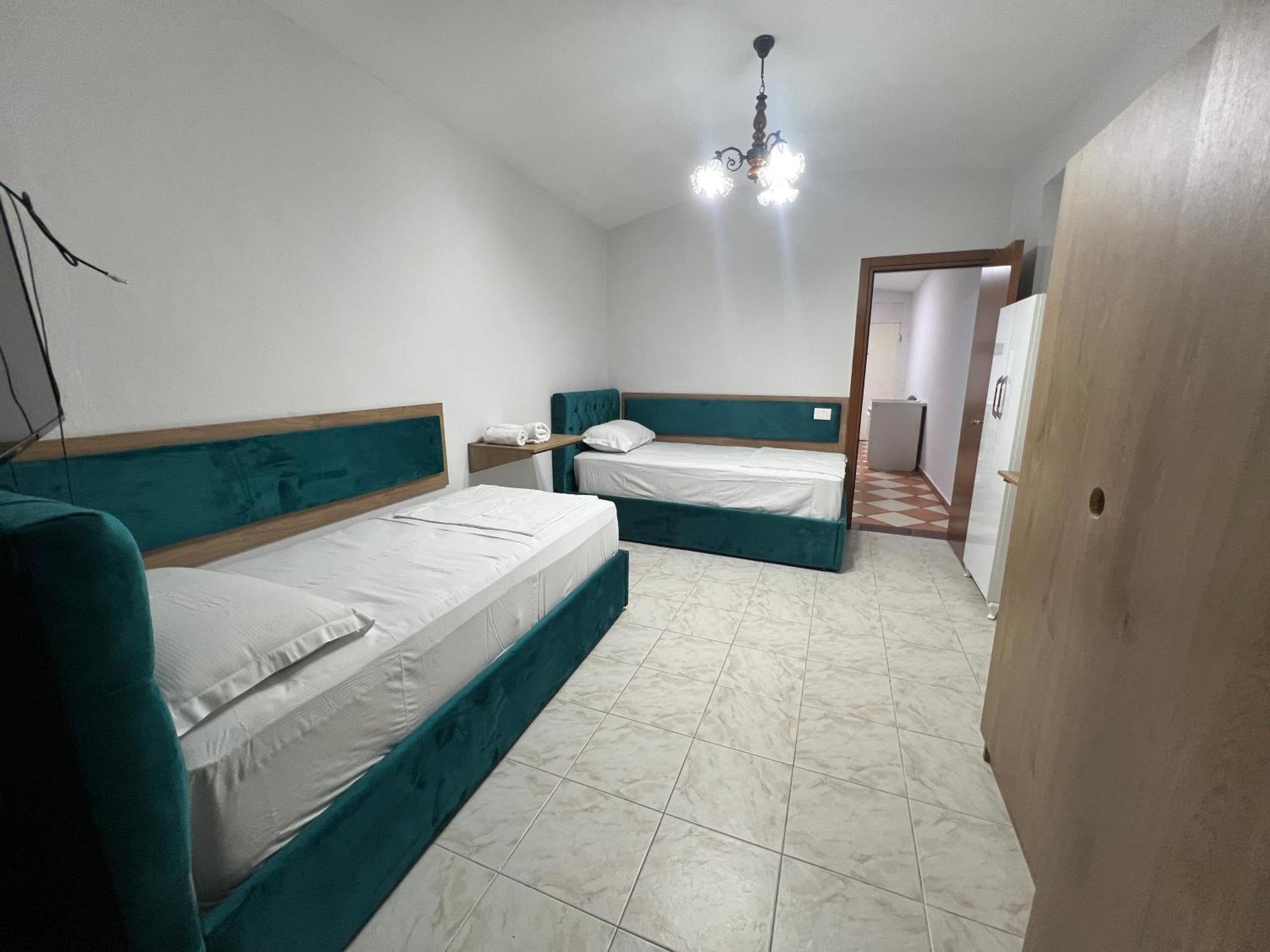 Sisterhood Hostel-Female Only Tirana Extérieur photo