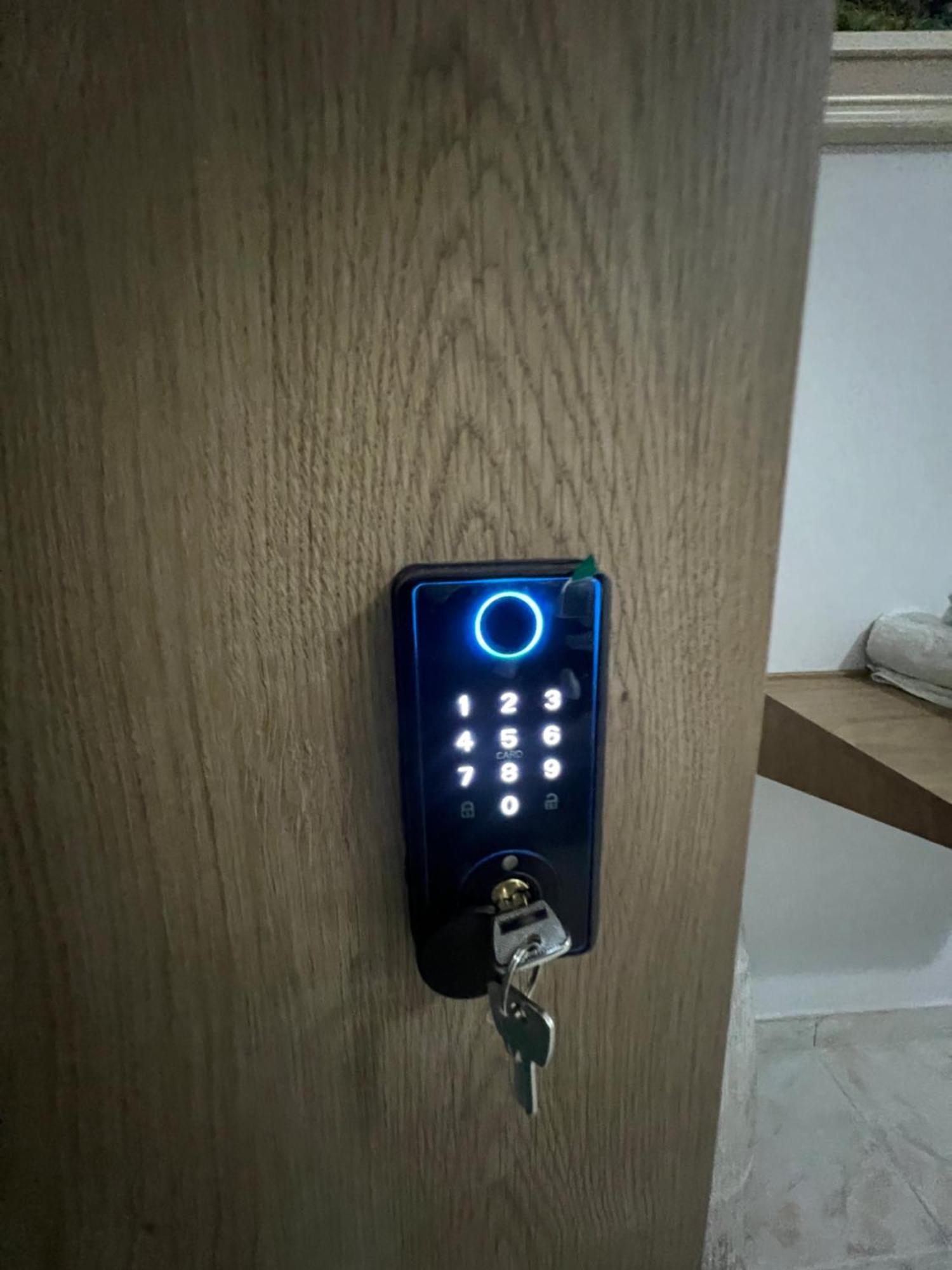 Sisterhood Hostel-Female Only Tirana Extérieur photo