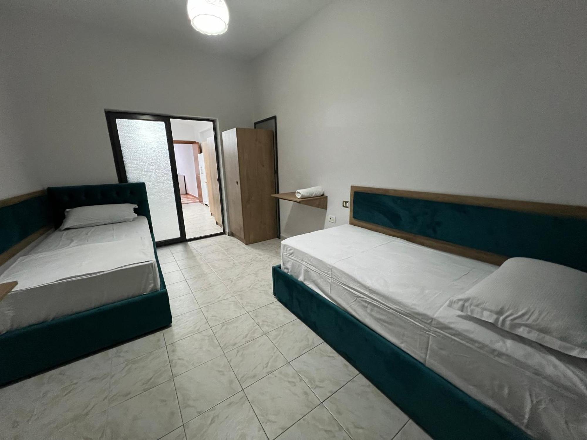 Sisterhood Hostel-Female Only Tirana Extérieur photo