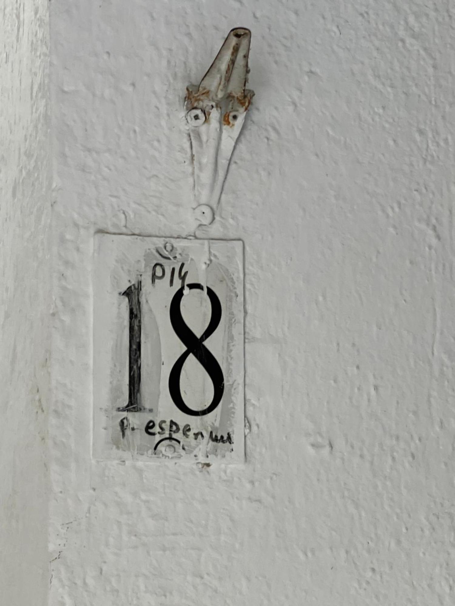 Sisterhood Hostel-Female Only Tirana Extérieur photo